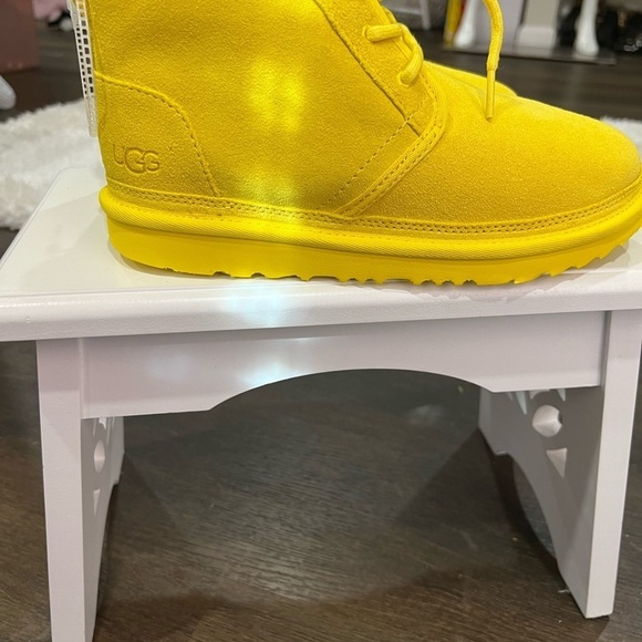 UGG Women's Neumel Fashion Boot - Picture 4 of 9